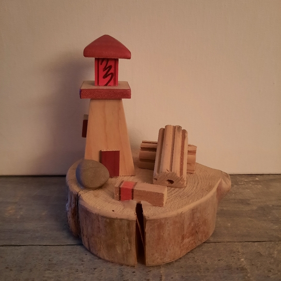 Vintage Wooden East Coast Lighthouse - Picture 7 of 10